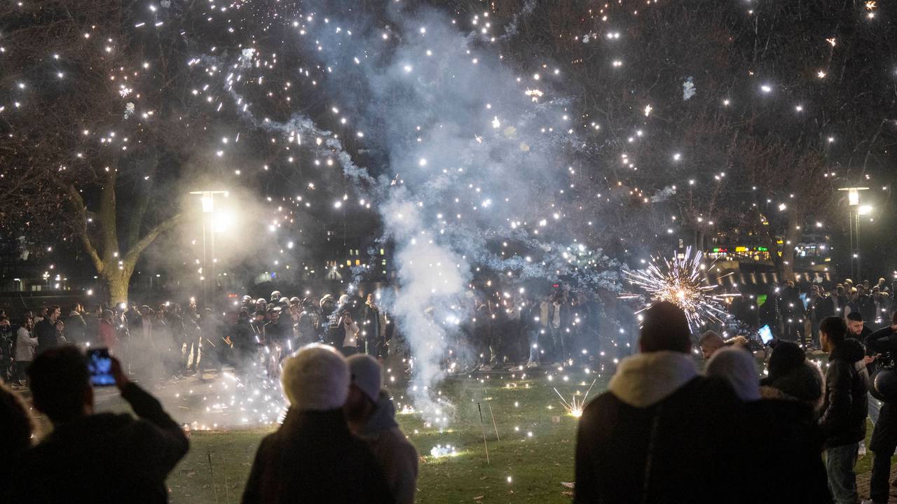 Silvester mit Feuerwerk in der Kölner Innenstadt.