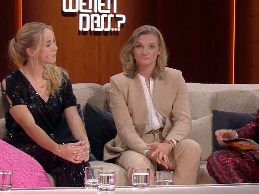 Giulia Gwinn (l.) und Alexandra Popp im Gespräch mit Thomas Gottschalk bei „Wetten, dass..?“