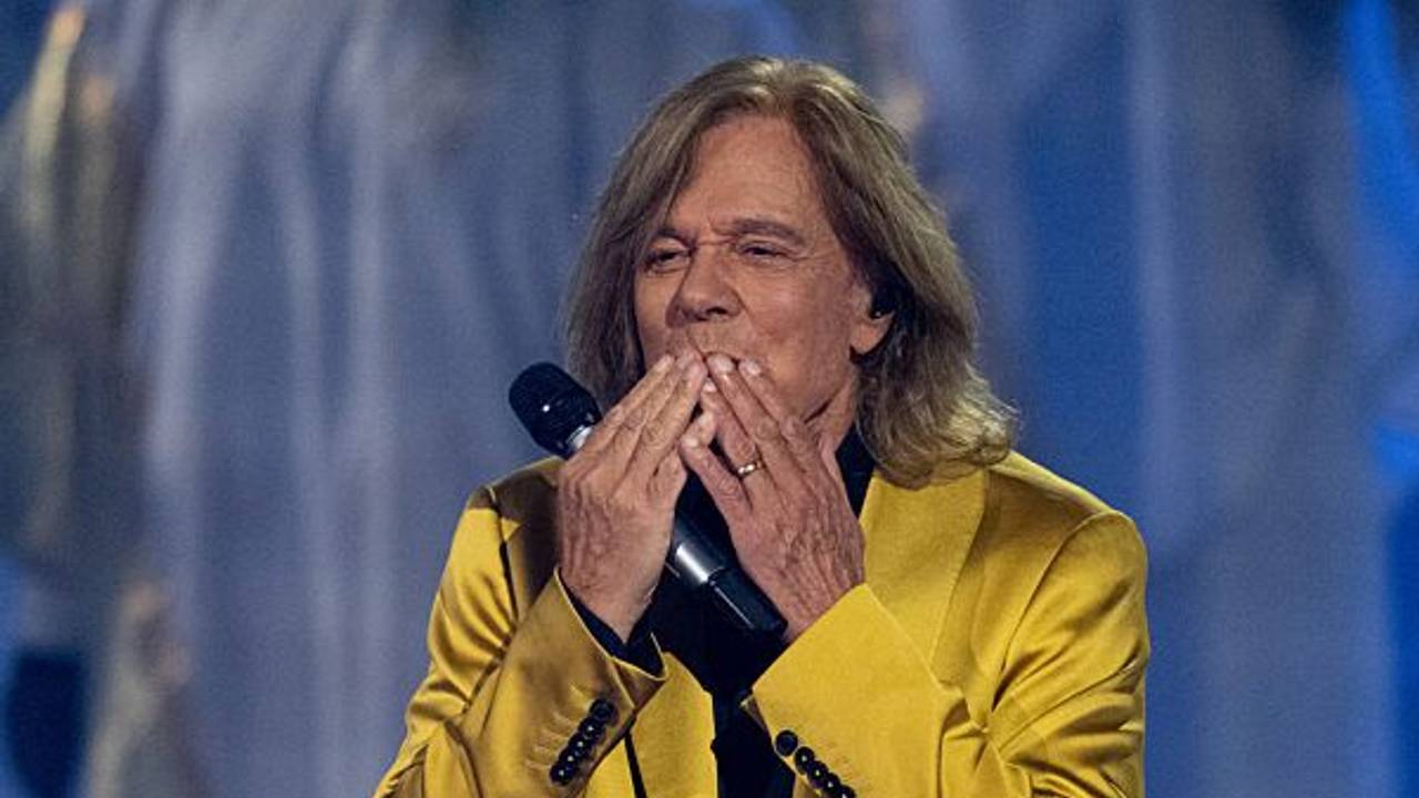Der deutsche Schlagersänger Jürgen Drews steht in der Fernsehshow „Das große Schlagerjubiläum 2022" auf der Bühne.