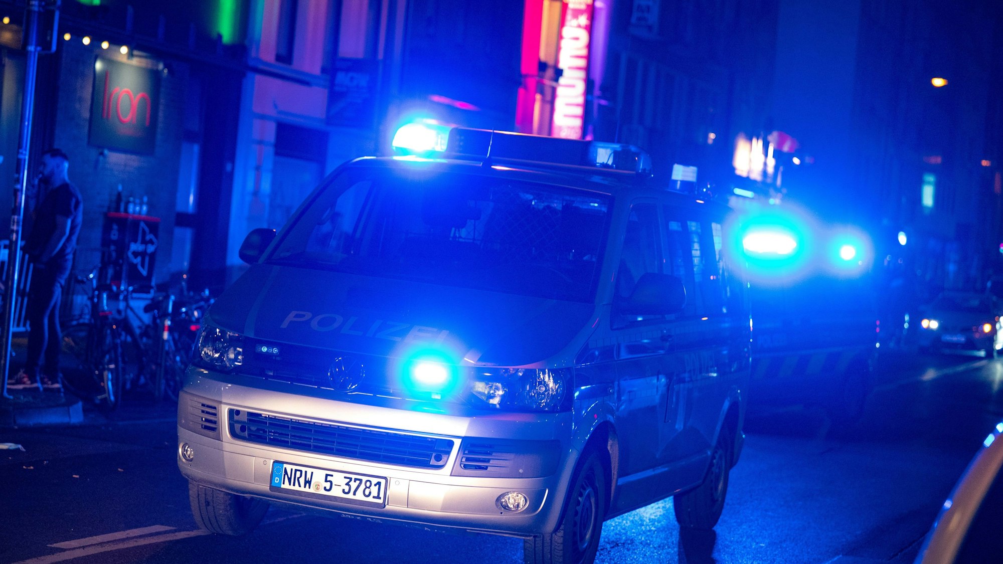 Fahrzeuge der Polizei Köln im Einsatz