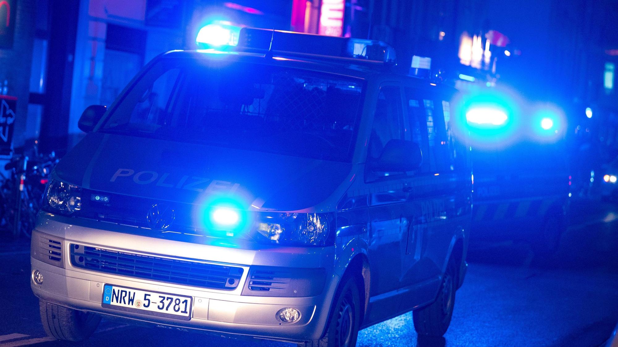 Fahrzeuge der Polizei Köln im Einsatz