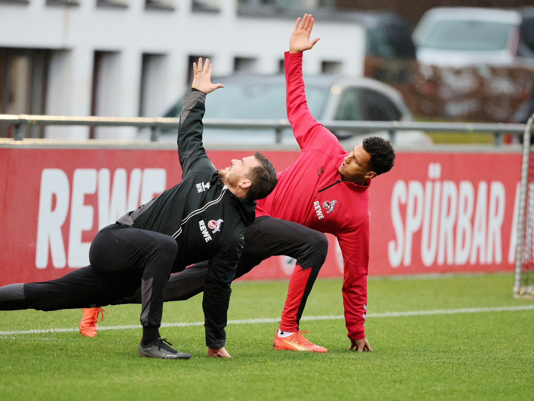Davie Selke trainiert beim 1. FC Köln mit Max Weuthen.