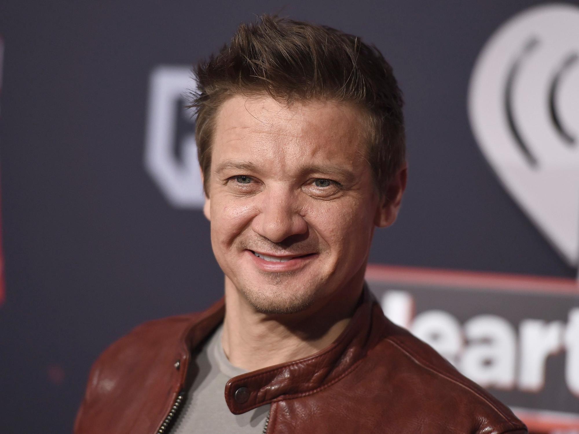 Der US-Schauspieler Jeremy Renner kommt zur Verleihung der „iHeartRadio“ Music Awards.