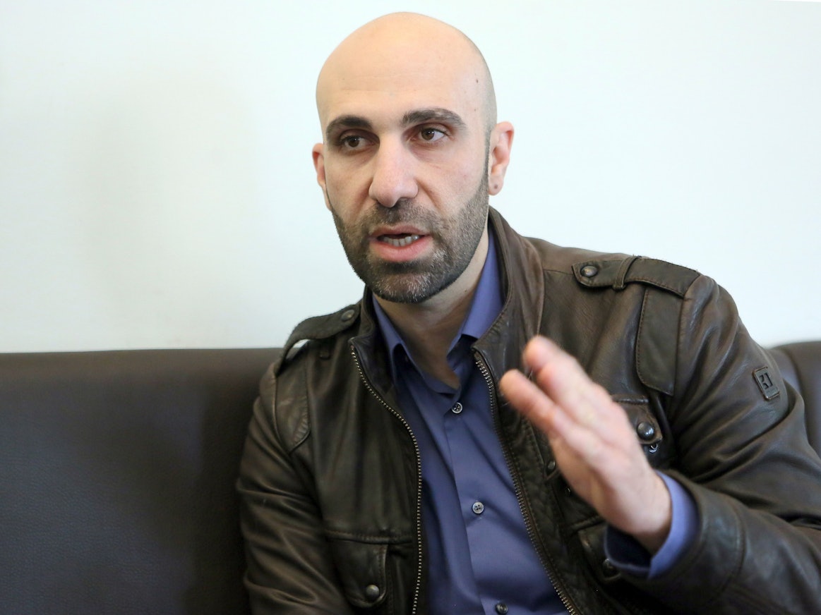 Ahmad Mansour, Experte für Extremismusprävention, war selbst in der Silvesternacht in Berlin unterwegs. Er wünscht sich eine Debatte, die über ein Böllerverbot hinausgeht.