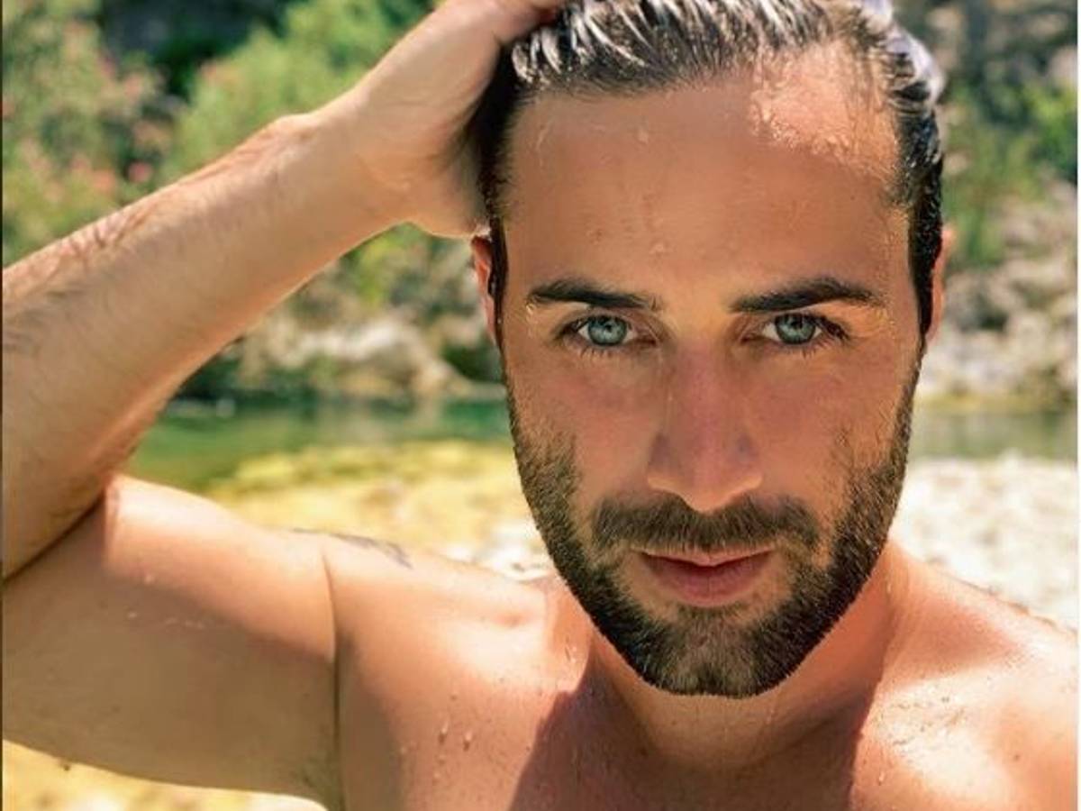 Der Bares für Rares-Händler David Suppes posiert mit nassen Haaren für ein Selfie. David Suppes hat das Foto am 5. November 2022 auf Instagram veröffentlicht. Quelle: Instagram / david.suppes