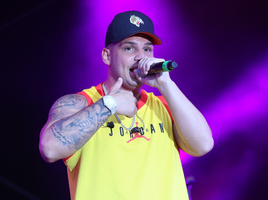 Der deutsche Sänger Pietro Lombardi tritt bei einem Sommer Open Air im Steigerwaldstadion auf.