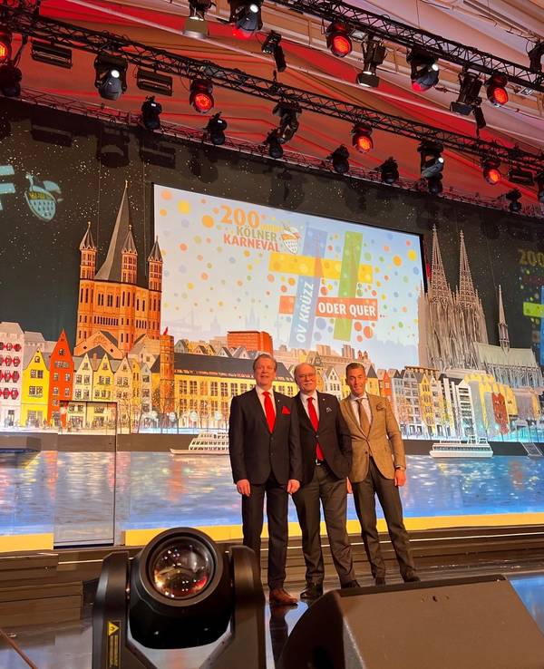 Christoph Kuckelkorn, Bernhard Conin und Herbert Geiss (v.l.) bei der Präsentation des Gürzenich-Bühnenbildes.