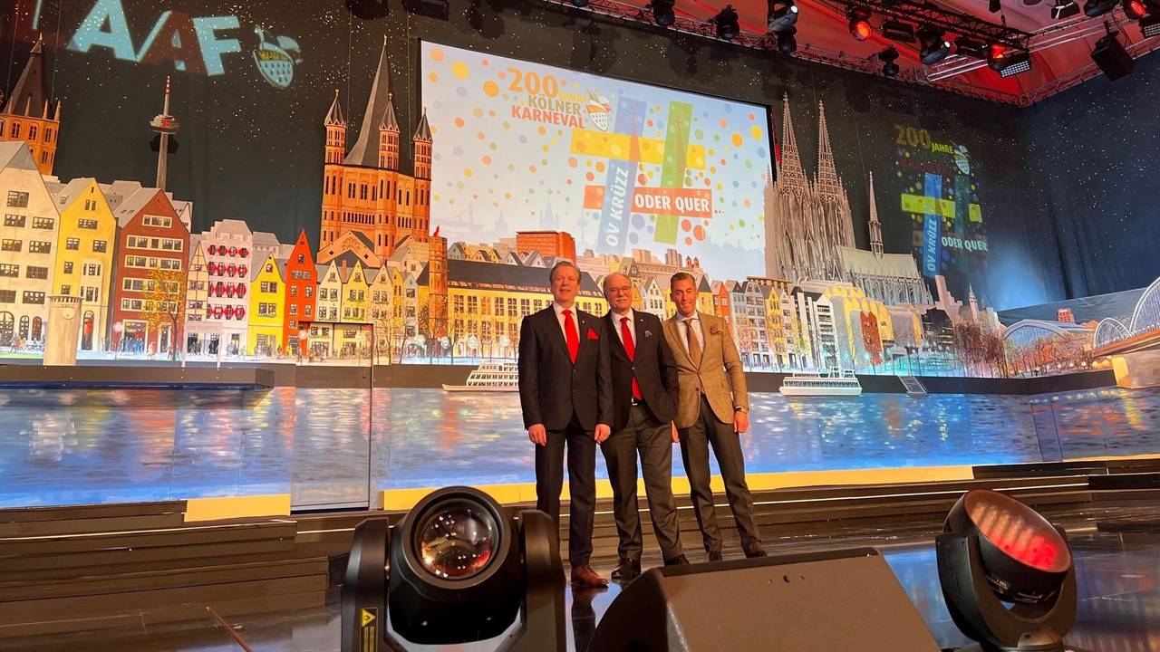 Christoph Kuckelkorn, Bernhard Conin und Herbert Geiss (v.l.) bei der Präsentation des Gürzenich-Bühnenbildes.