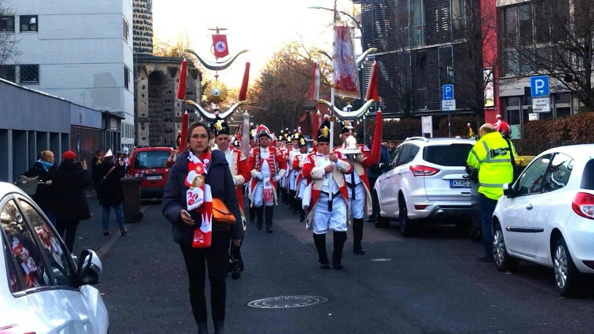 Mit klingendem Spiel ging es durch die Stadt