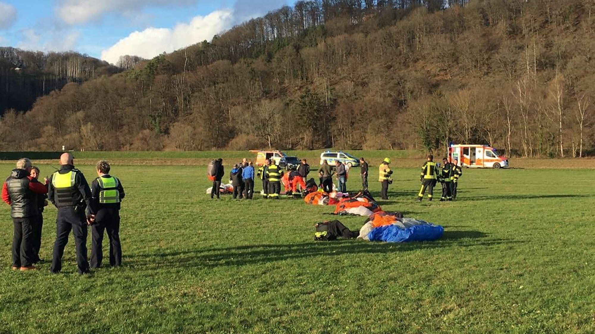 Ein Gleitschirmflieger ist in Hennef abgestürzt.