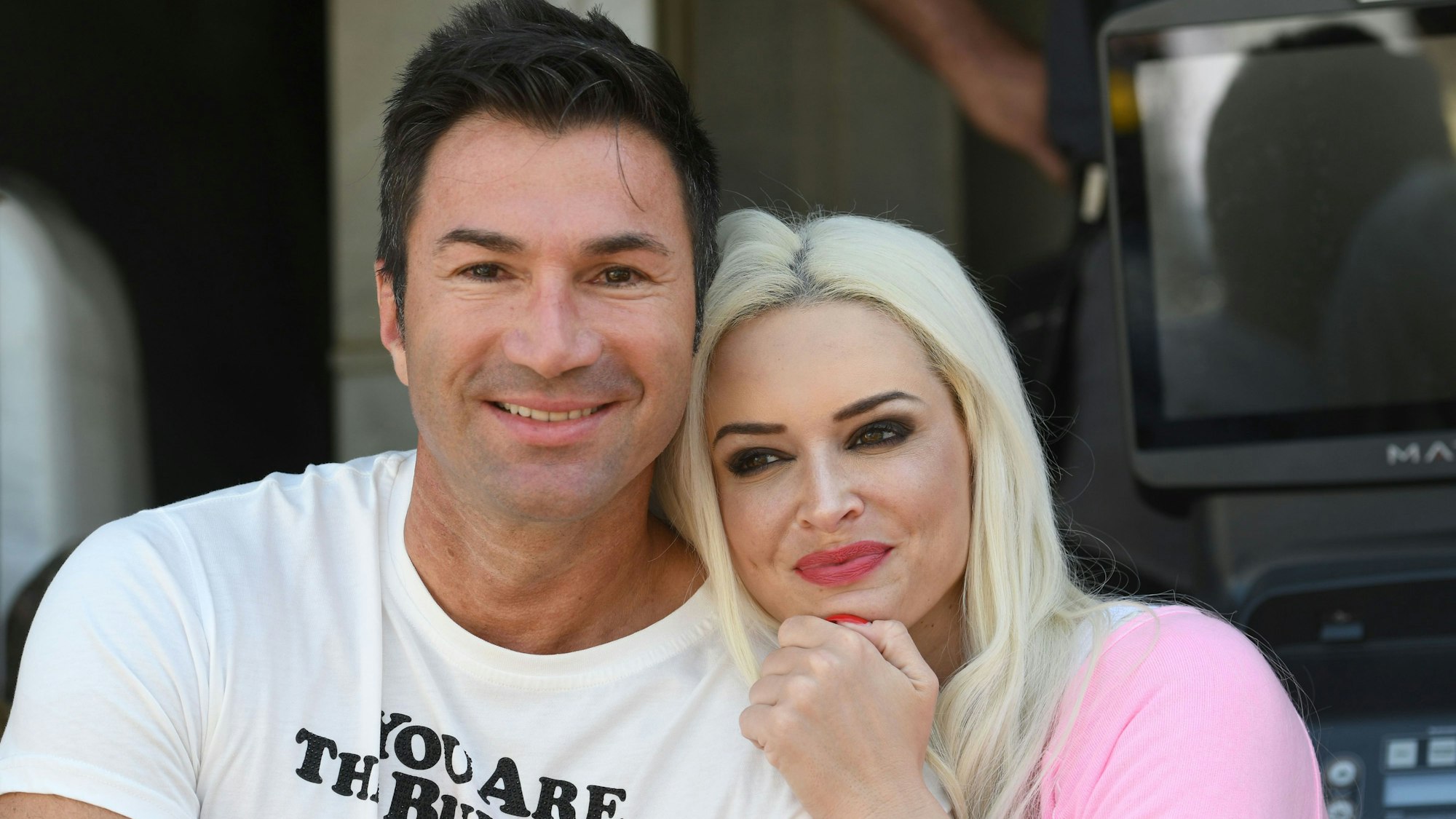 Daniela Katzenberger, hier im April 2018 gemeinsam mit Lucas Cordalis auf einem Foto.