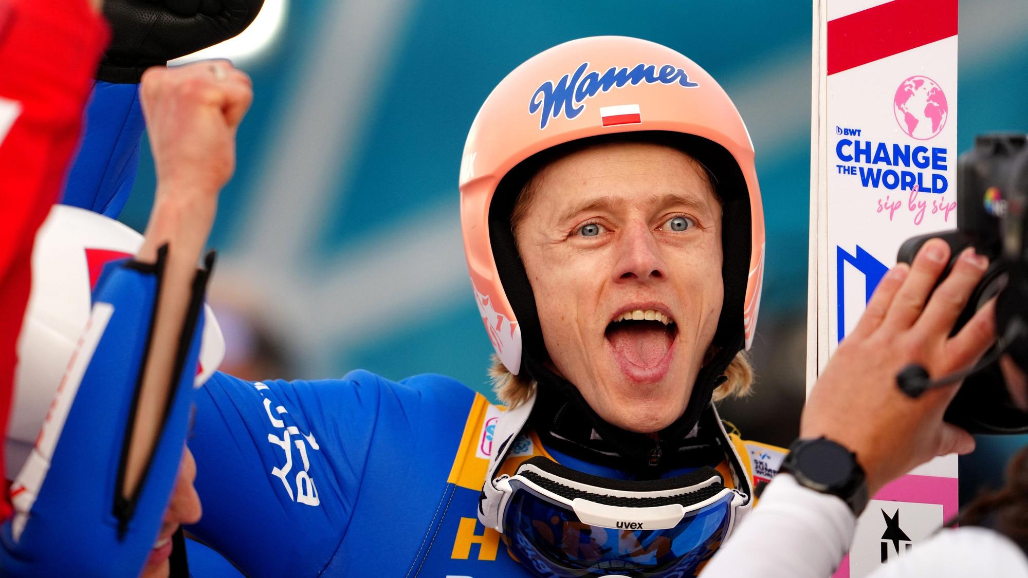 Dawid Kubacki jubelt über seinen Sieg beim Vierschanzentournee-Springen in Innsbruck.
