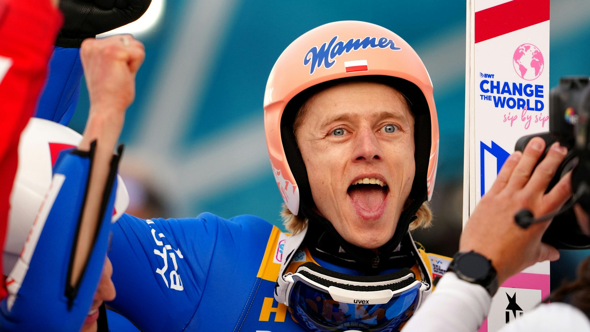 Dawid Kubacki jubelt über seinen Sieg beim Vierschanzentournee-Springen in Innsbruck.