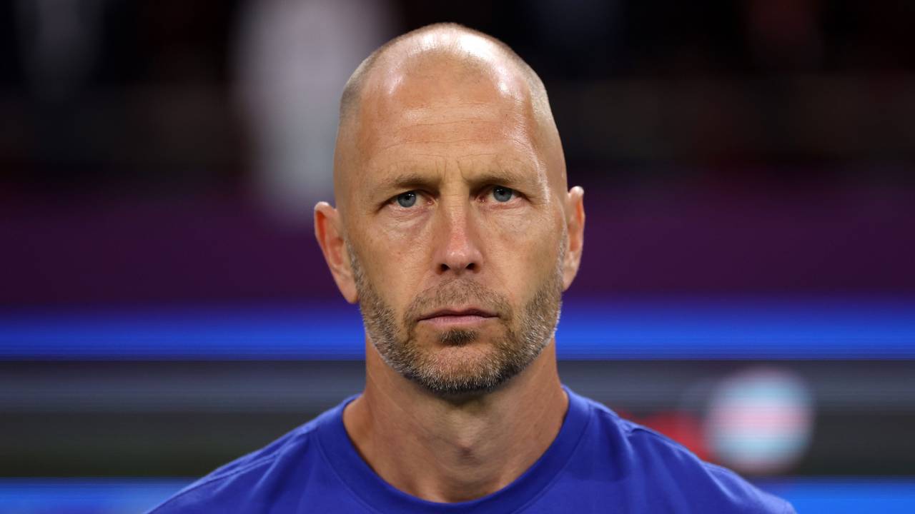 Gregg Berhalter schaut grimmig.