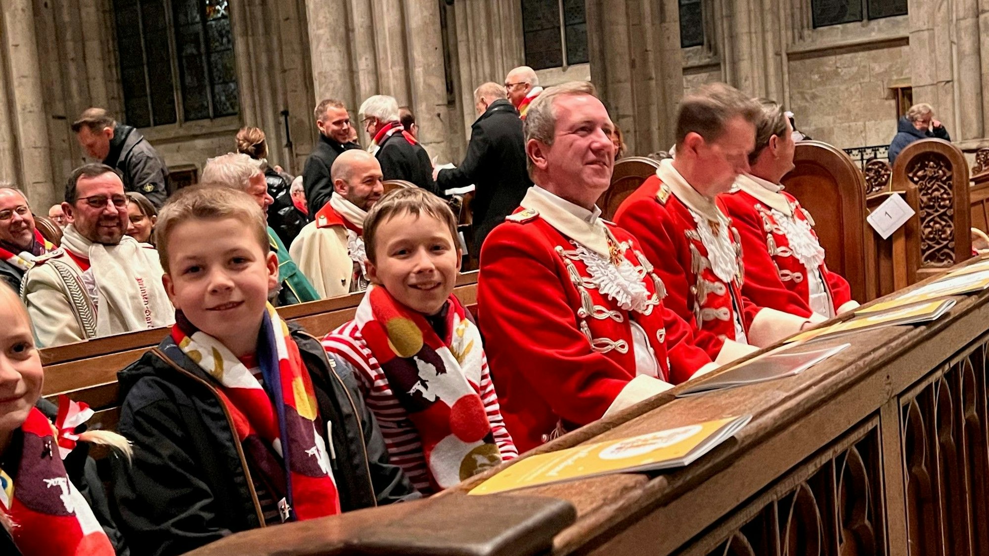 Das große und kleine Kölner Dreigestirn.