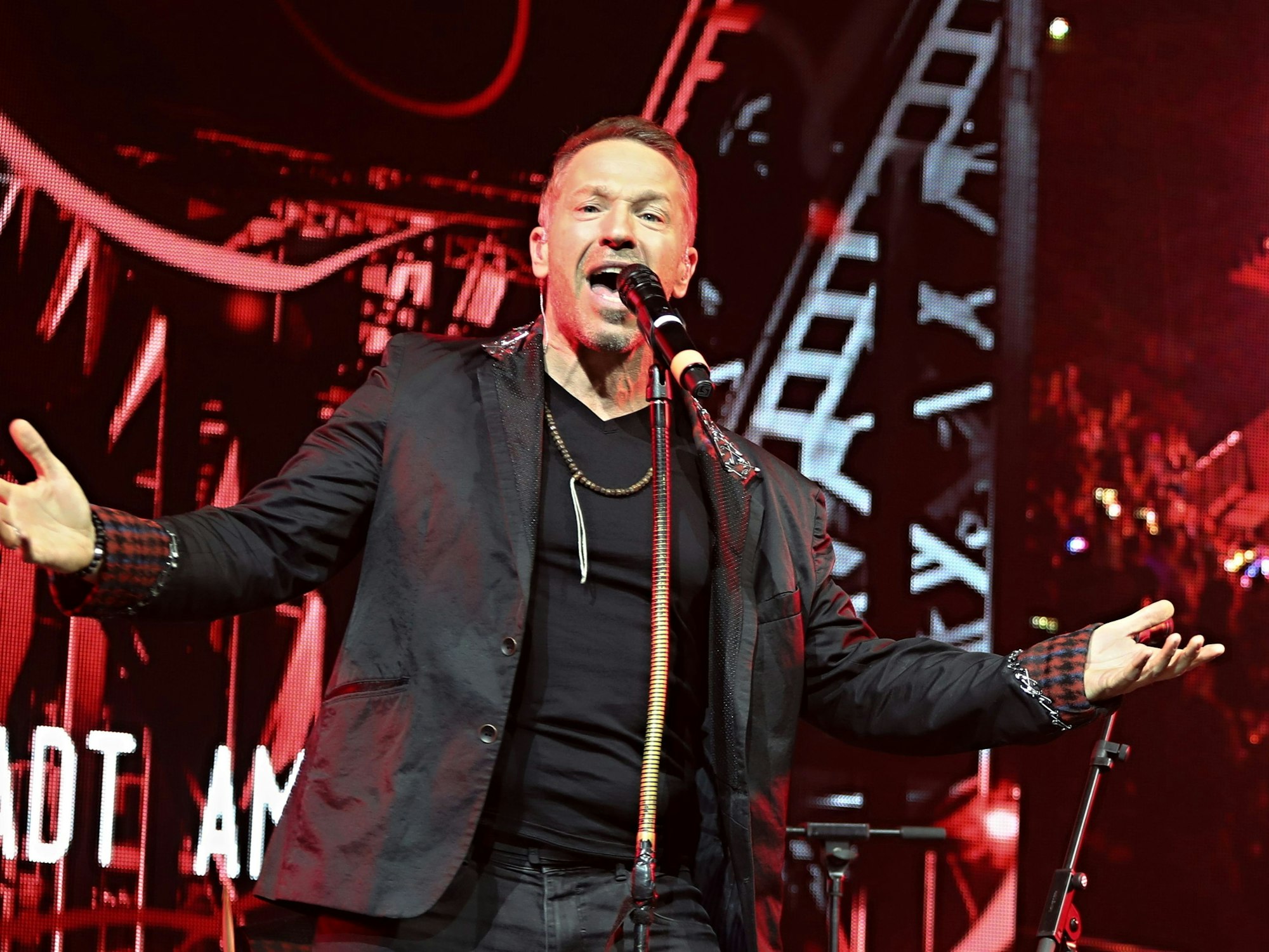 Höhner-Sänger Patrick Lück bei einem Auftritt 2022.