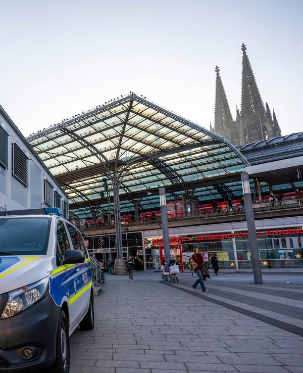 Die Bürocontainer der Bundespolizei auf dem Breslauer Platz am Hauptbahnhof.