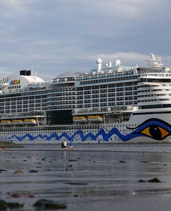 Die Änderungen betreffen Kreuzfahrten mit der „AIDAperla“. Hier ist das Kreuzfahrtschiff 2019 auf der Elbe zu sehen.