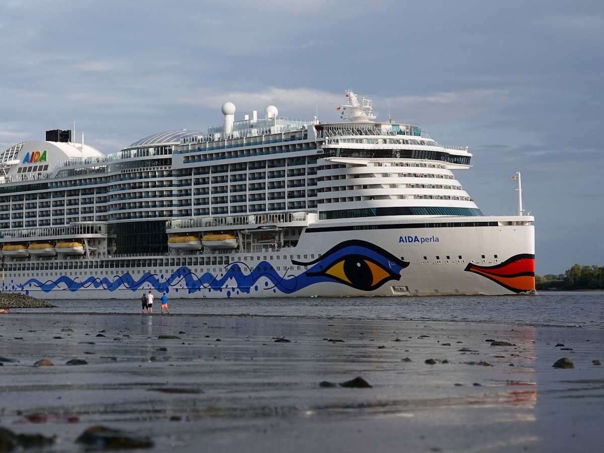 Die Änderungen betreffen Kreuzfahrten mit der „AIDAperla“. Hier ist das Kreuzfahrtschiff 2019 auf der Elbe zu sehen.