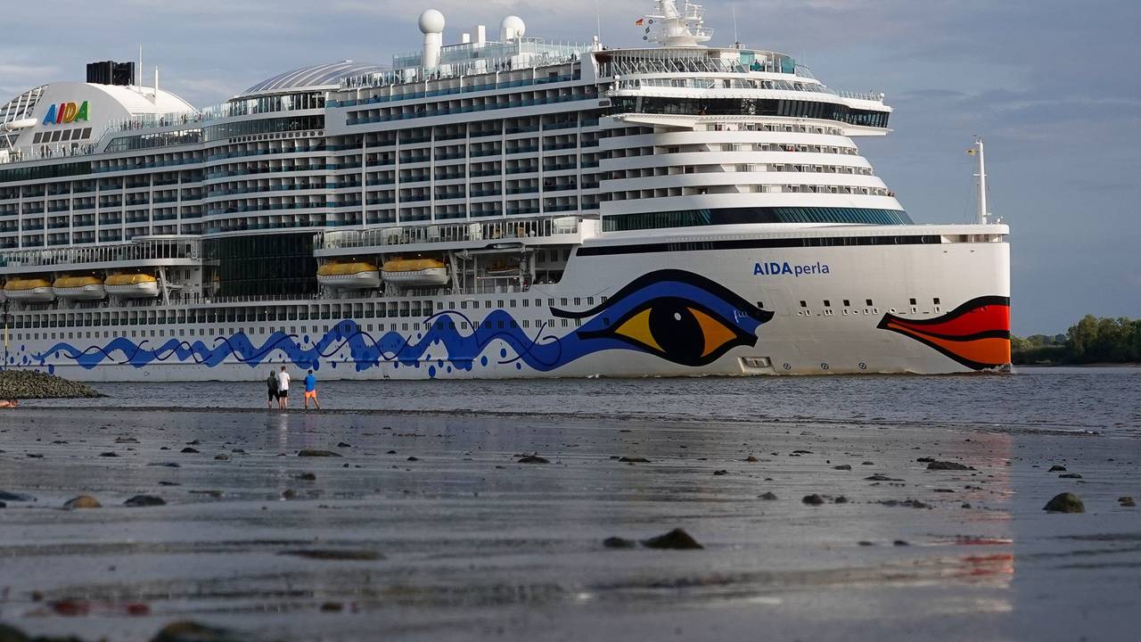 Die Änderungen betreffen Kreuzfahrten mit der „AIDAperla“. Hier ist das Kreuzfahrtschiff 2019 auf der Elbe zu sehen.