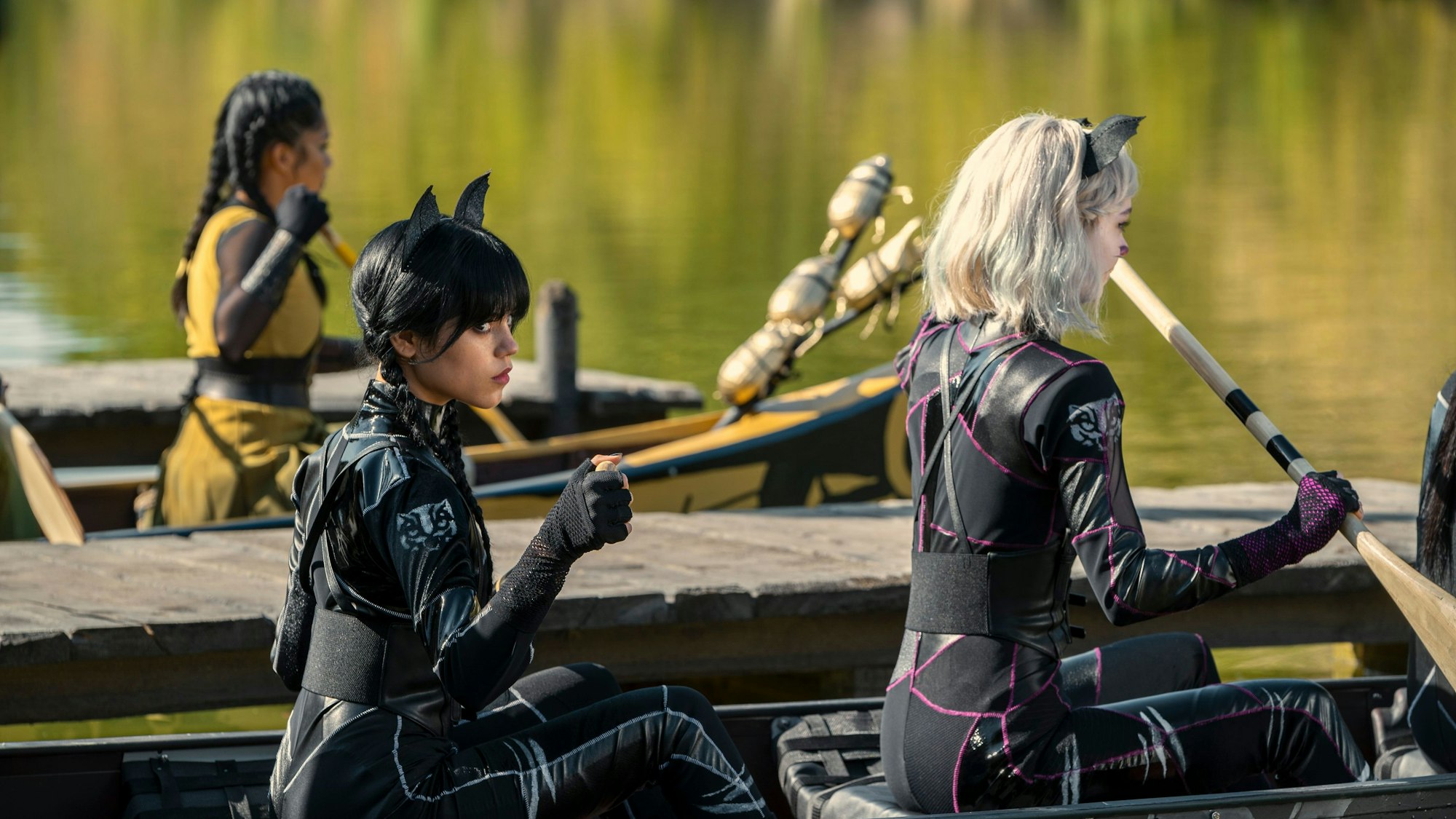 Wednesday Addams und Enid Sinclair beim Poe Cup.