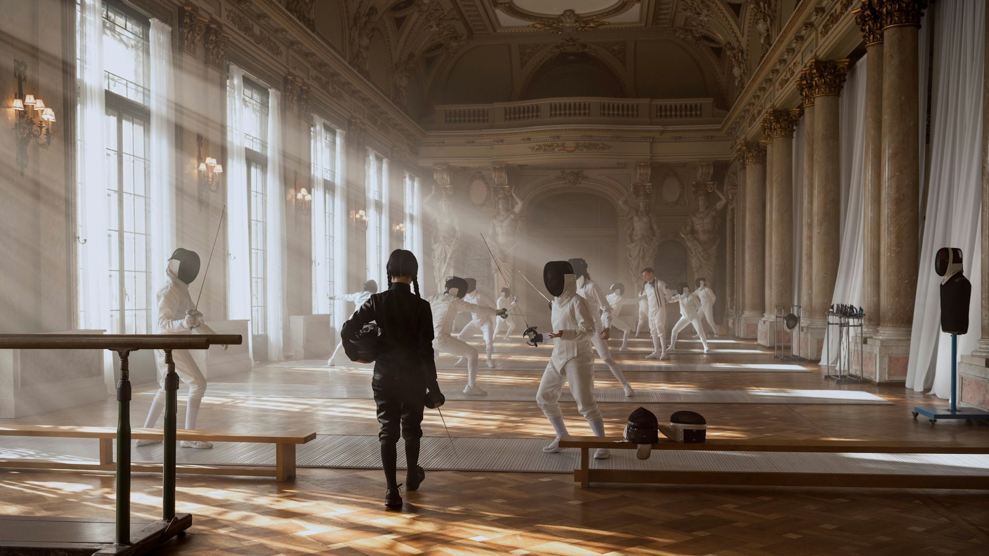 Wednesday Addams (Jenna Ortega) beim Fechtunterricht.