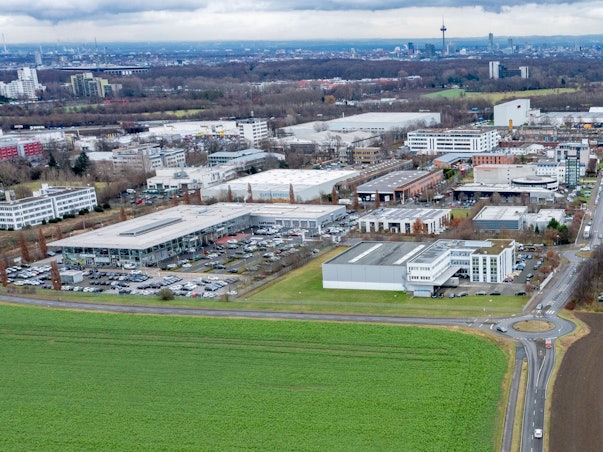 Blick auf die Toyota-Allee in Köln-Marsdorf.