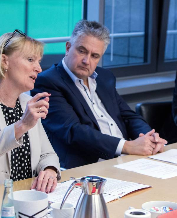 Pressekonferenz der KVB Kölner Verkehrsbetriebe zur Betriebsqualität.
Im Bild v.l.n.r. Stefanie Haaks, Peter Densborn und Gunther Höhn.