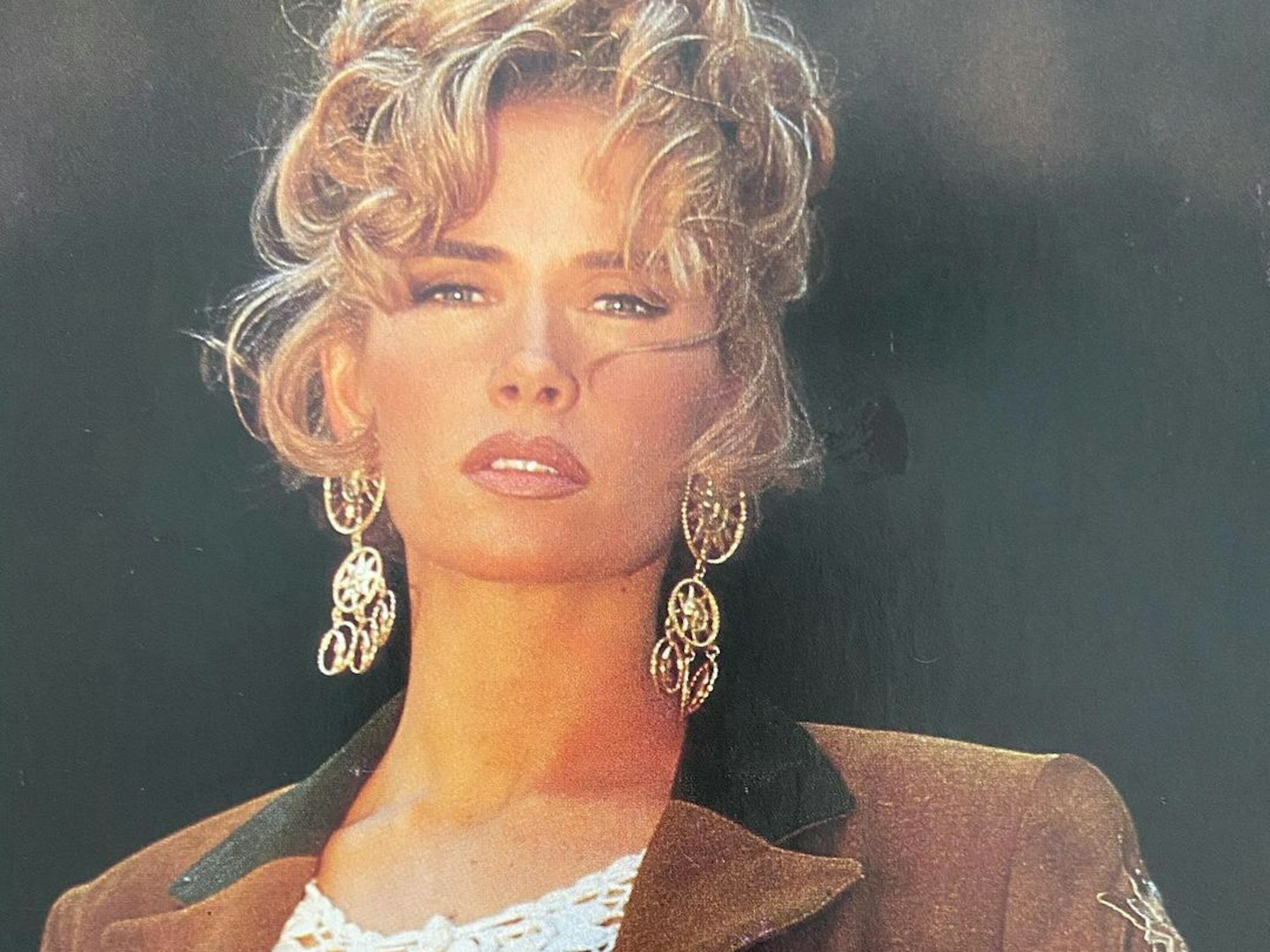 Claudia Effenberg guckt selbstbewusst in die Kamera.