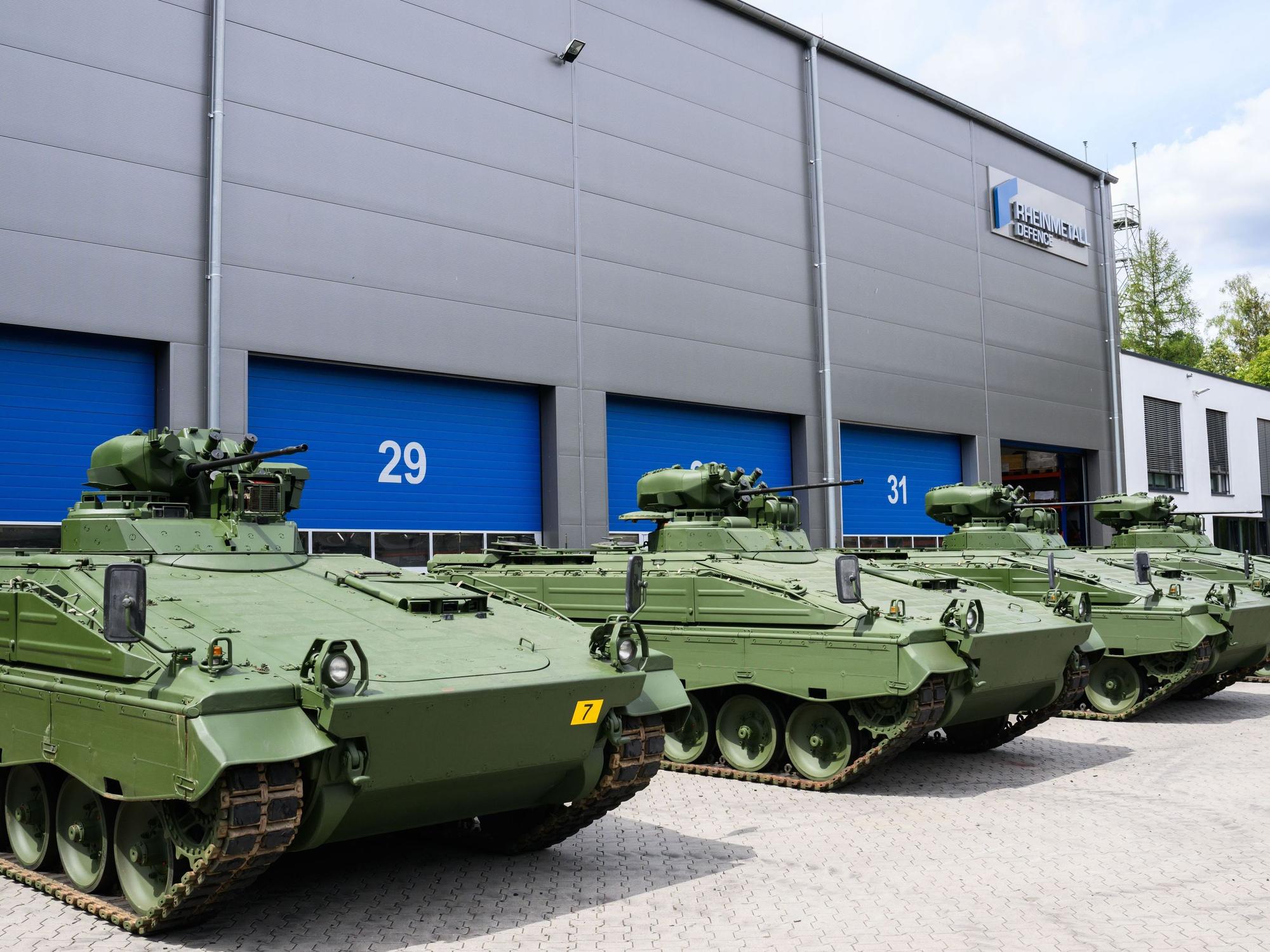 Wieder aufbereitete Marder-Schützenpanzer im Rheinmetall-Werk Unterlüß: Wird die Bundesregierung bald Schützenpanzer in die Ukraine liefern?