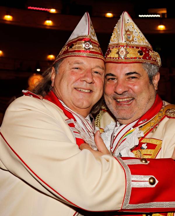 Bubi Brühl (l.) mit Dino Massi, Präsident der Kölner Prinzen-Garde.