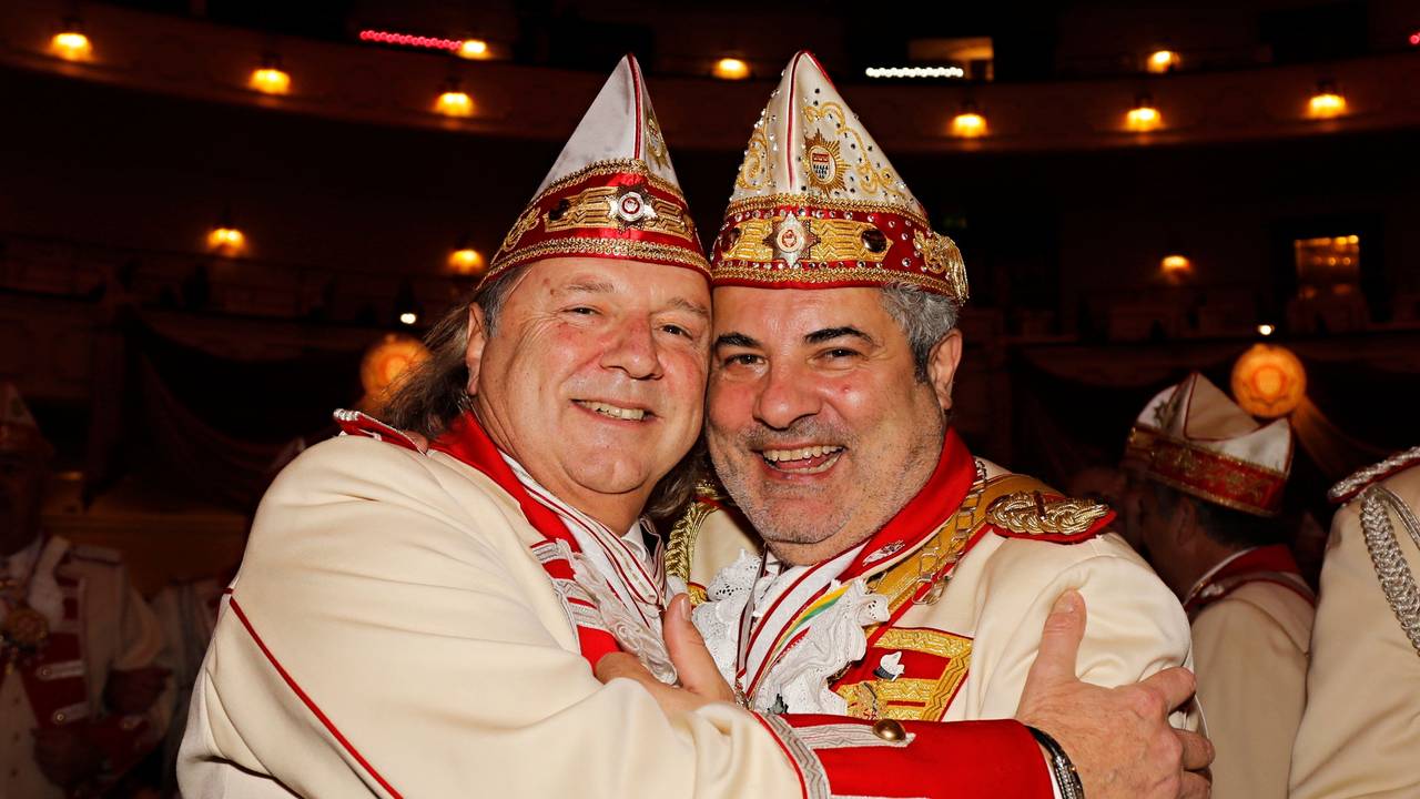 Bubi Brühl (l.) mit Dino Massi, Präsident der Kölner Prinzen-Garde.