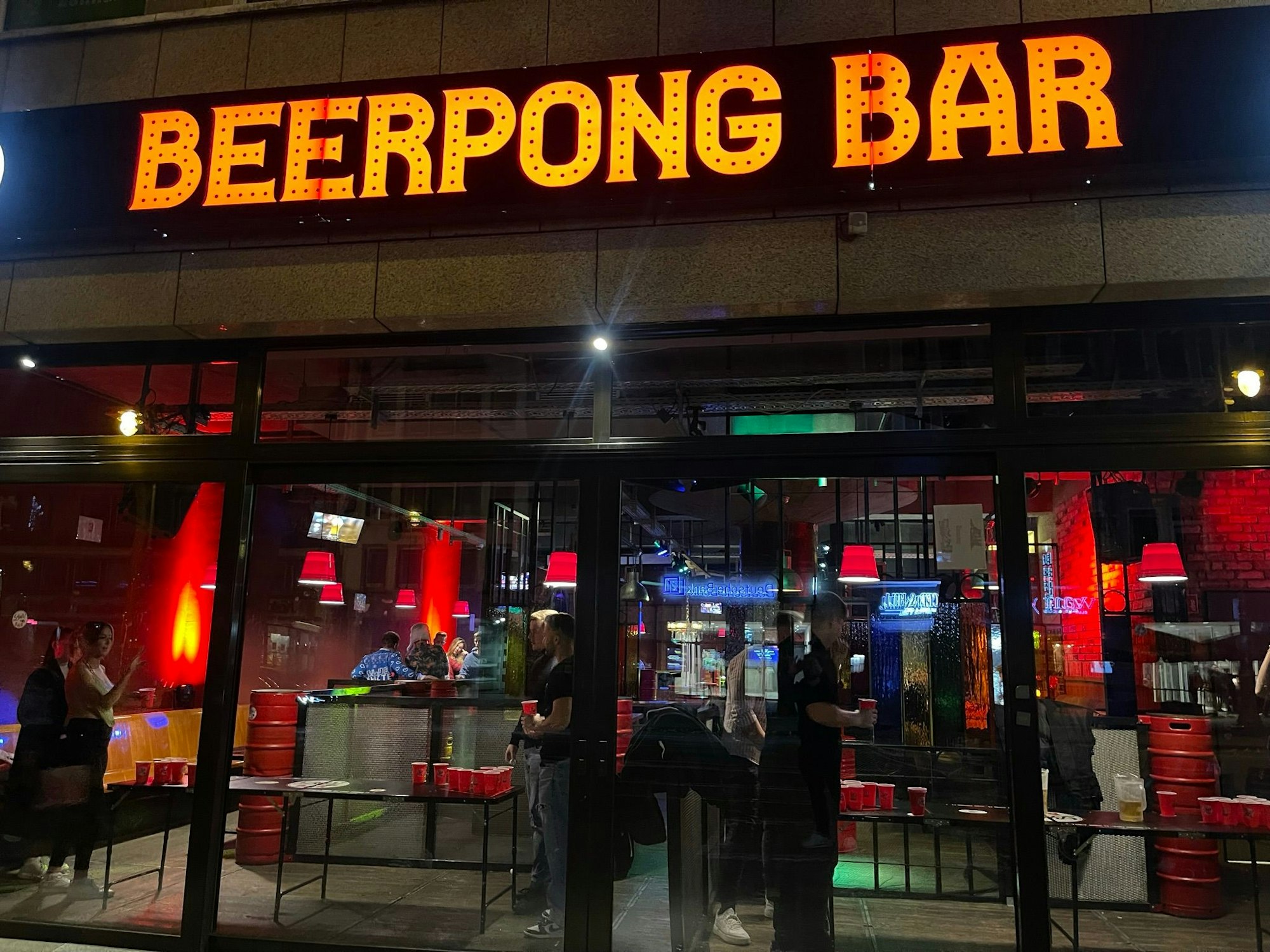 Die Beerpongbar in Köln von außen.