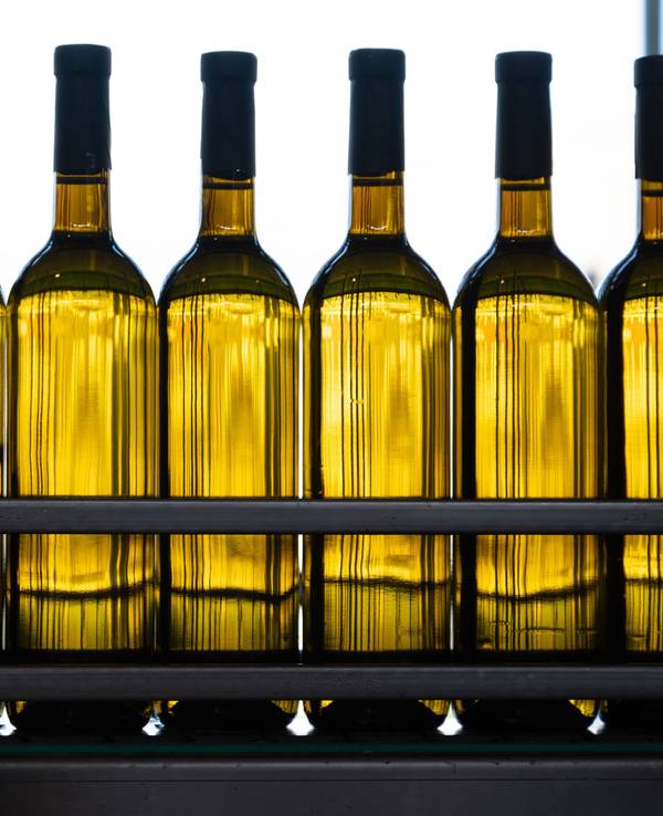 Wein ist bei den Deutschen beliebt, doch bei diesen Flaschen (hier ein Symbolfoto) kann es zu Explosionen kommen.