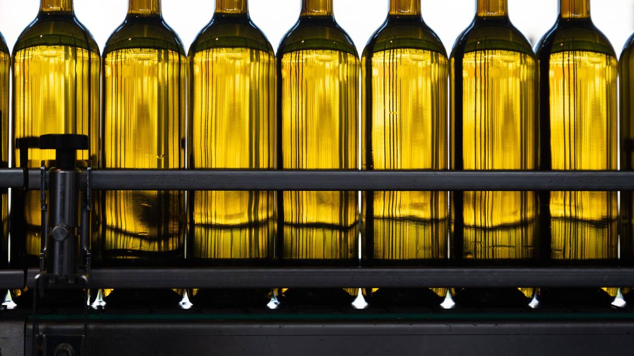 Wein ist bei den Deutschen beliebt, doch bei diesen Flaschen (hier ein Symbolfoto) kann es zu Explosionen kommen.