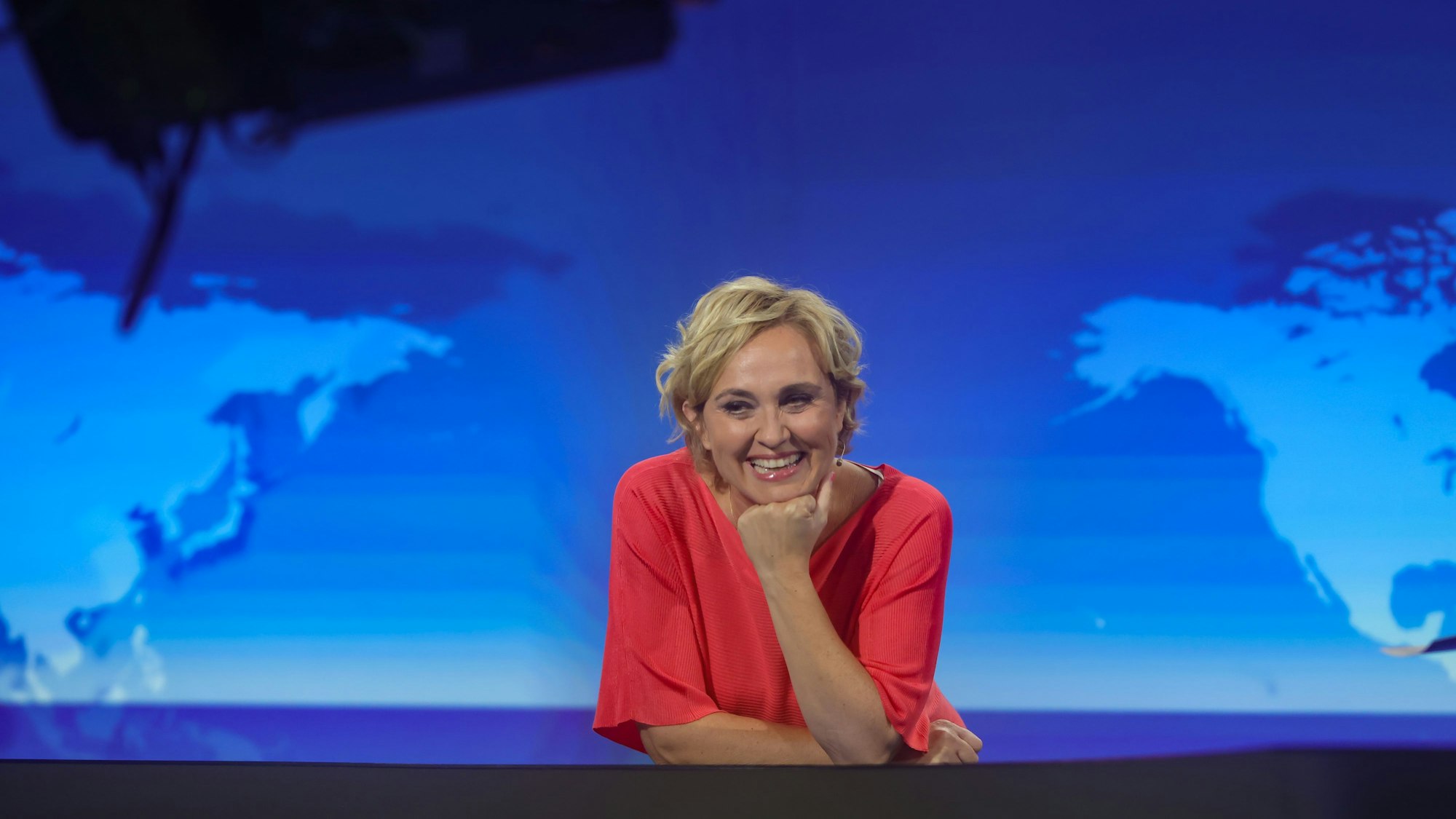 Moderatorin Caren Miosga lächelt.