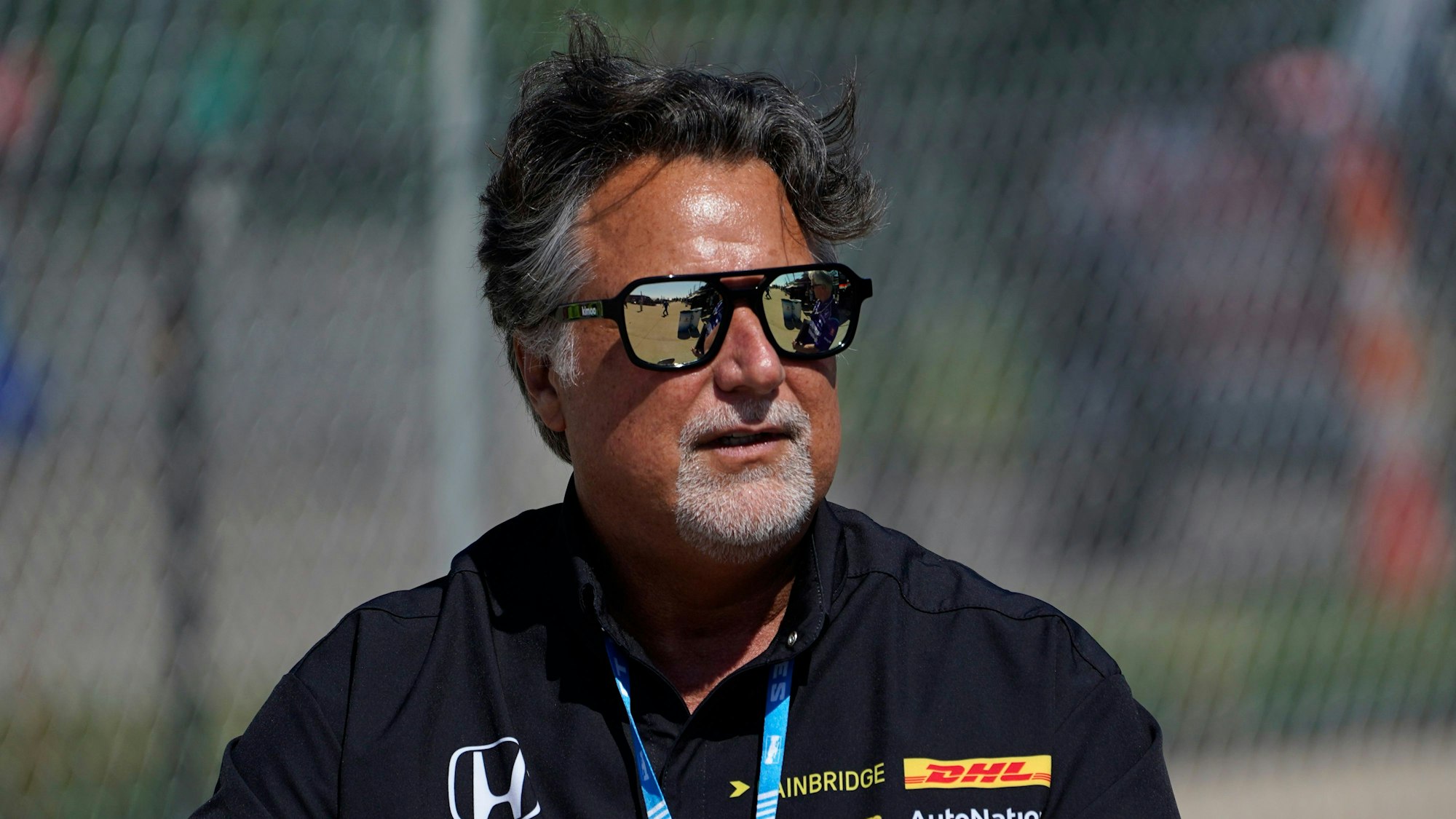 Michael Andretti steht beim IndyCar-Rennen in Detroit an der Strecke.