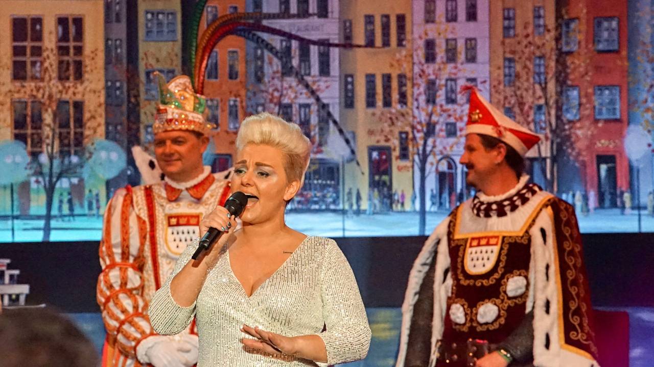 Nici Kempermann singt solo auf Bühne
