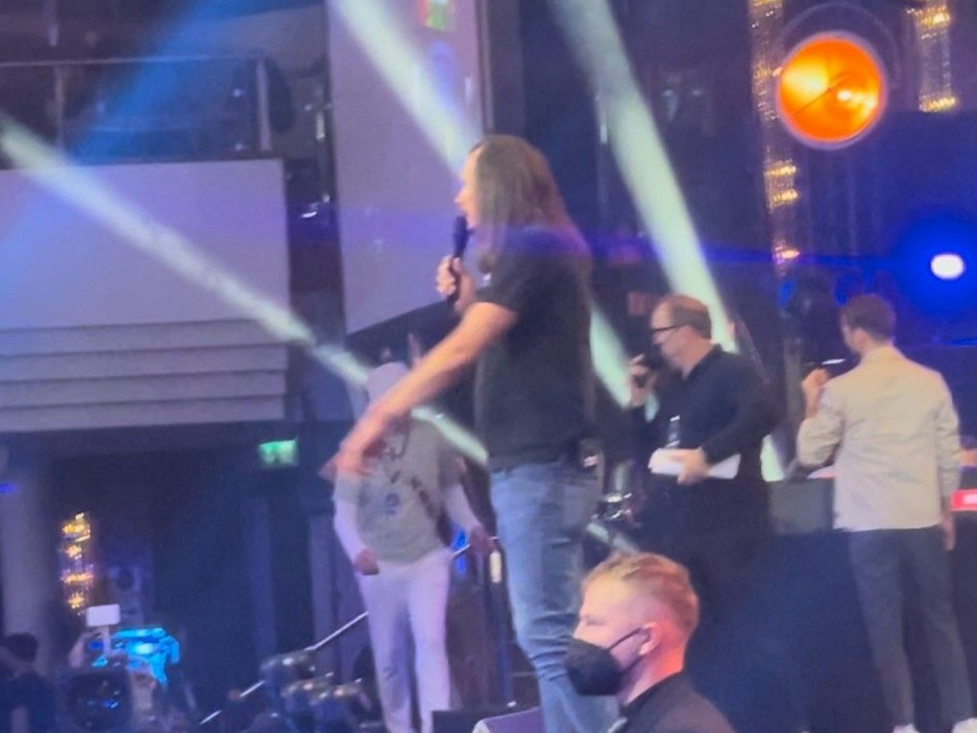 Anheizer Marco Laufenberg bei der „Promi Darts WM“.