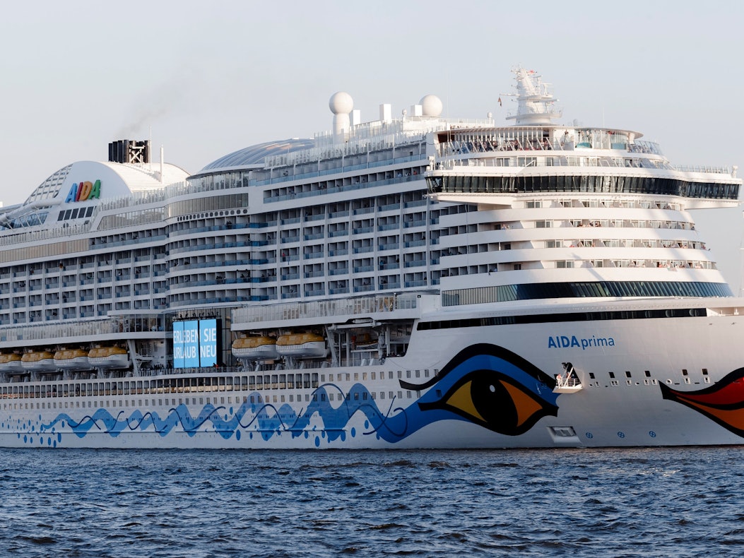 Das Kreuzfahrtschiff AIDAprima (hier 2016) musste sofort den Kurs ändern.