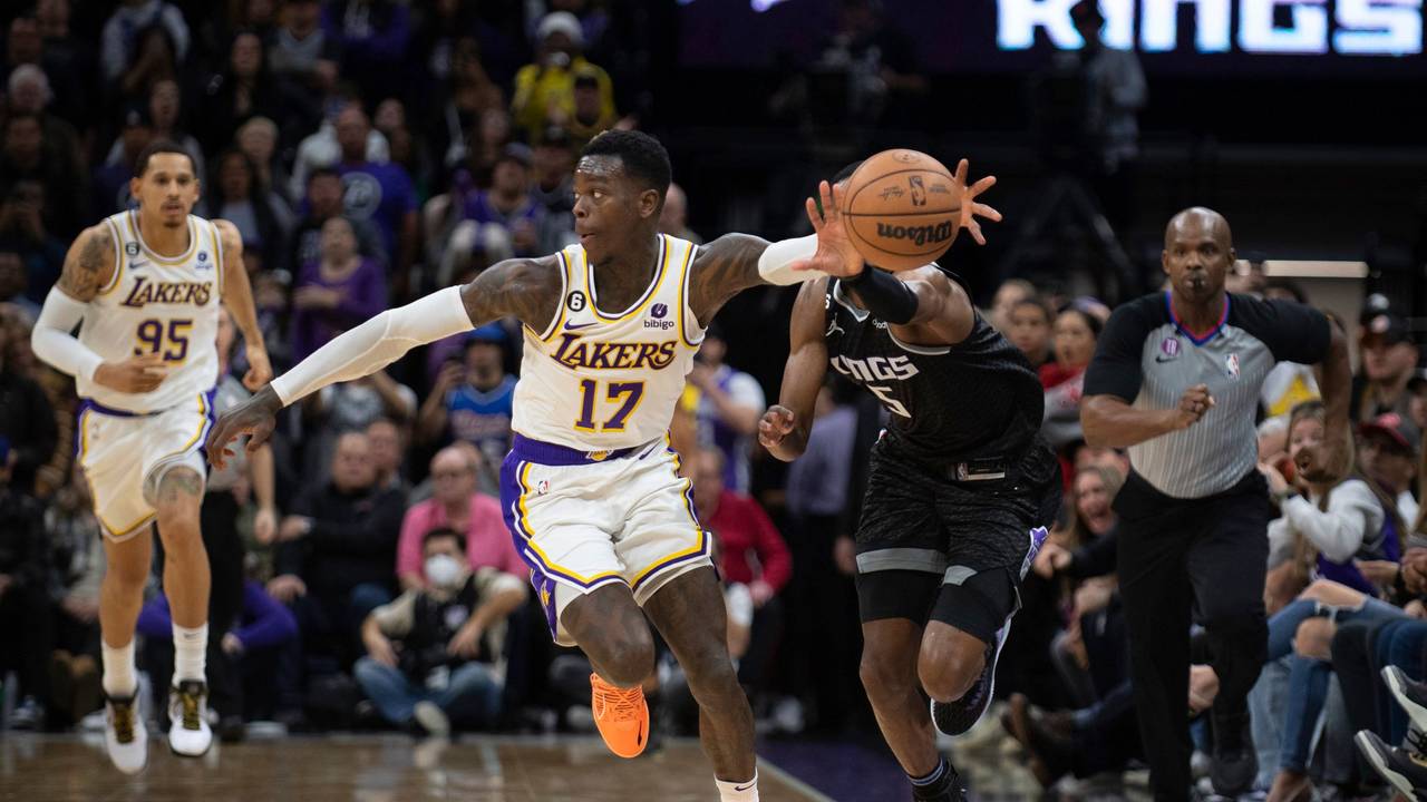 Dennis Schröder von den Los Angeles Lakers gelingt im Spiel gegen die Sacramento Kings ein Steal.