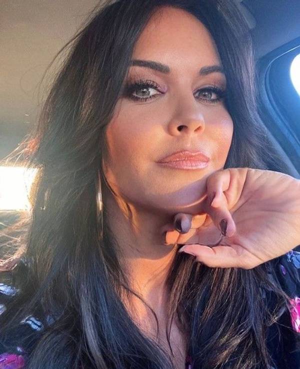Martina Reuter, hier auf einem Instagram-Selfie vom 8. Januar im Auto, versorgt ihre Fans mit modischen Posts.