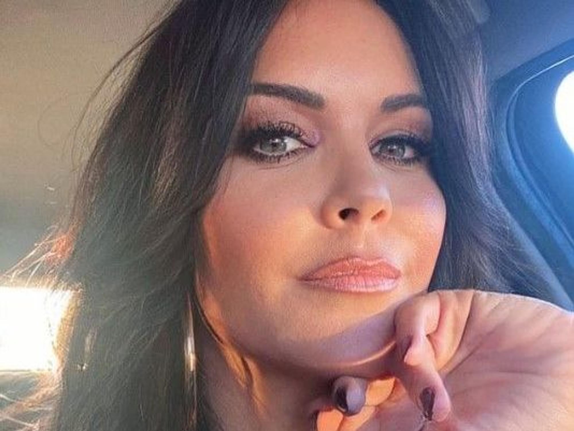 Martina Reuter, hier auf einem Instagram-Selfie vom 8. Januar im Auto, versorgt ihre Fans mit modischen Posts.