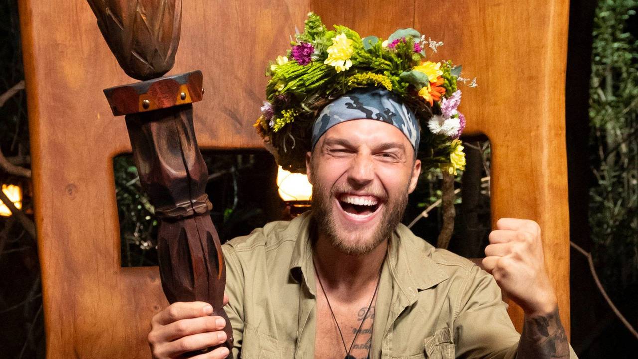 In diesem vom Fernsehsender RTL zur Verfügung gestellten Bild sitzt der neue "Dschungelkönig" Filip Pavlovic auf seinem Thron.