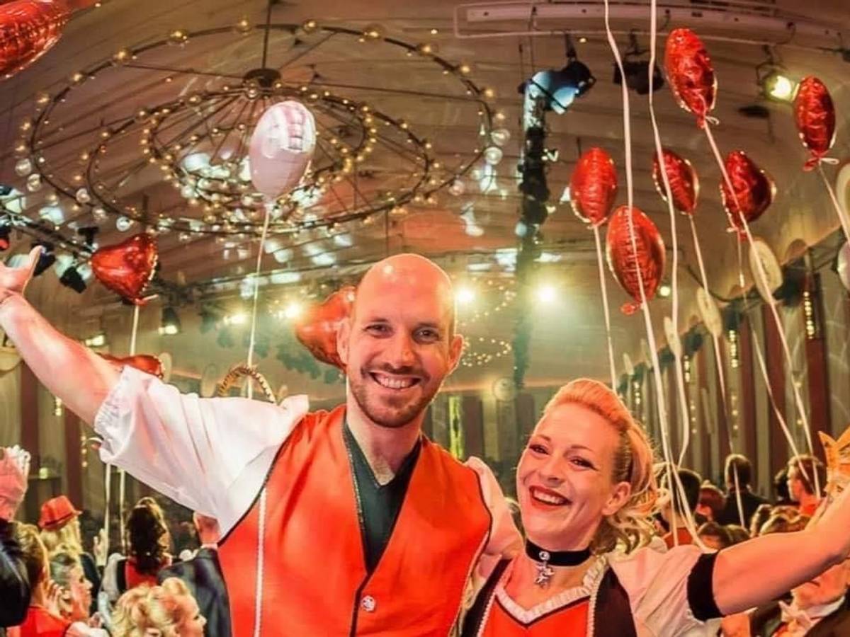 Tanzoffizier René Rössel mit seiner Ehefrau Melissa 2020 bei einem Auftritt im Gürzenich.