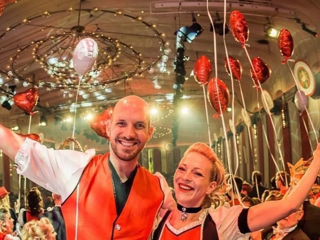 Tanzoffizier René Rössel mit seiner Ehefrau Melissa 2020 bei einem Auftritt im Gürzenich.
