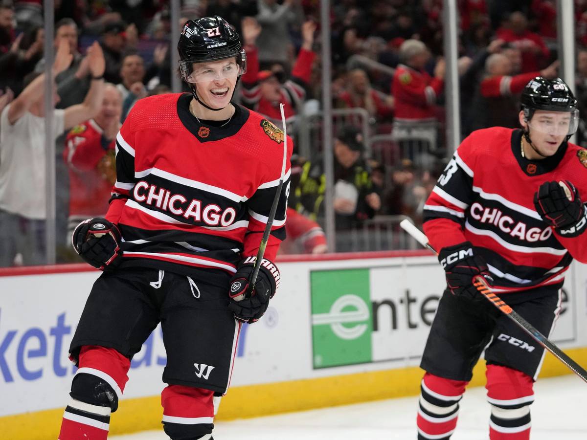 Chicago Blackhawks: Jubel von Lukas Reichel nach seinem ersten Tor in der NHL.