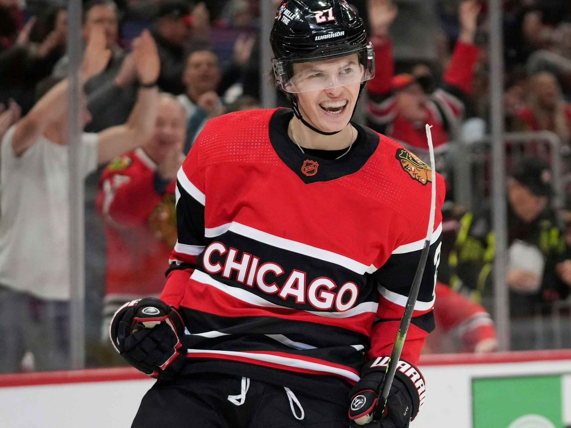 Chicago Blackhawks: Jubel von Lukas Reichel nach seinem ersten Tor in der NHL.