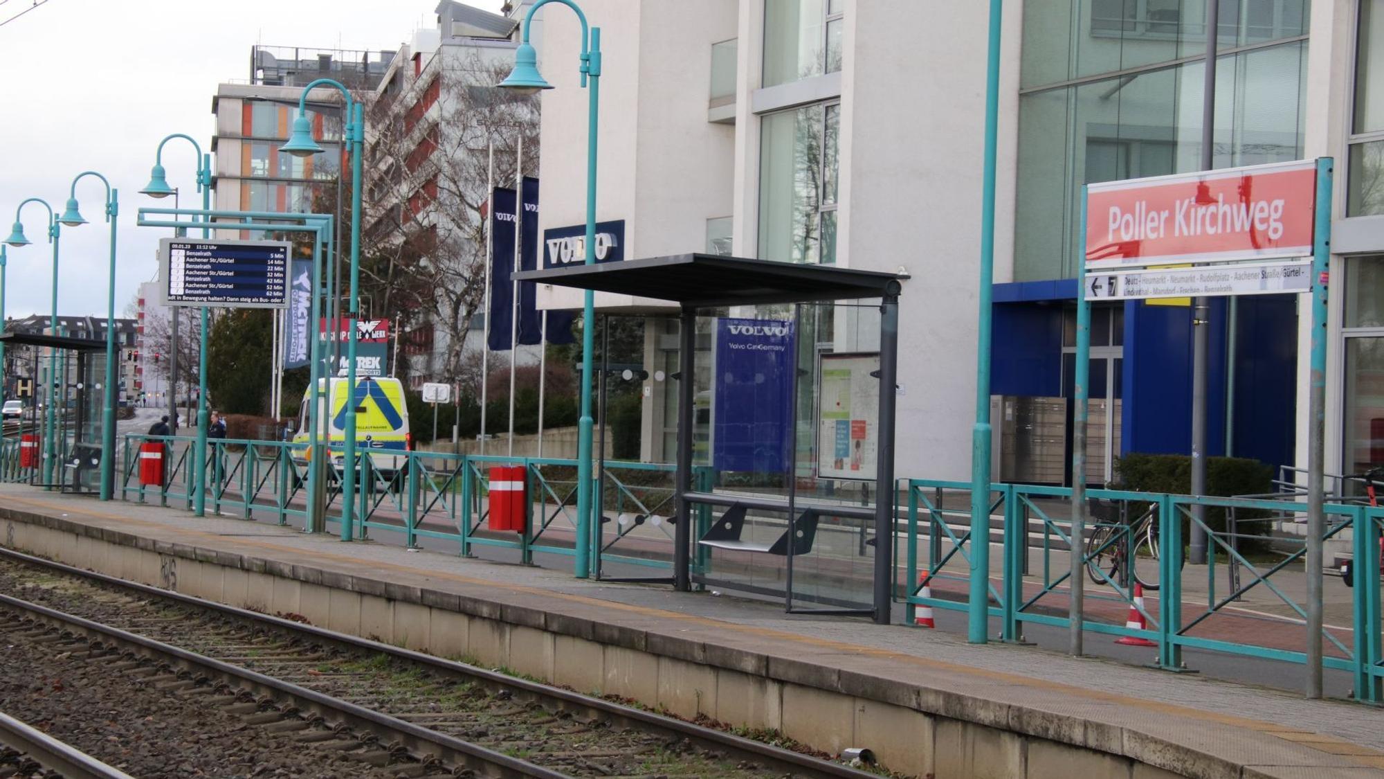 Die Bahnhaltestelle Poller Kirchweg.