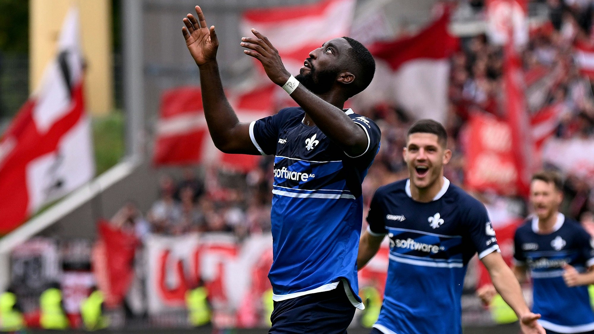 Patric Pfeiffer jubelt für den SV Darmstadt.